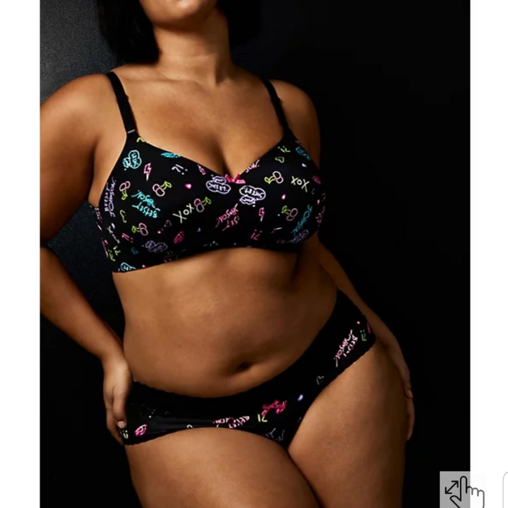 NWT Torrid Sz 46B Betsy Johnson 360 Back Smoothing Bra